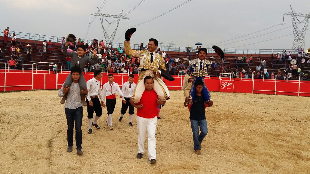 Santa Ana Atzacán (Méx) / Todos a hombros